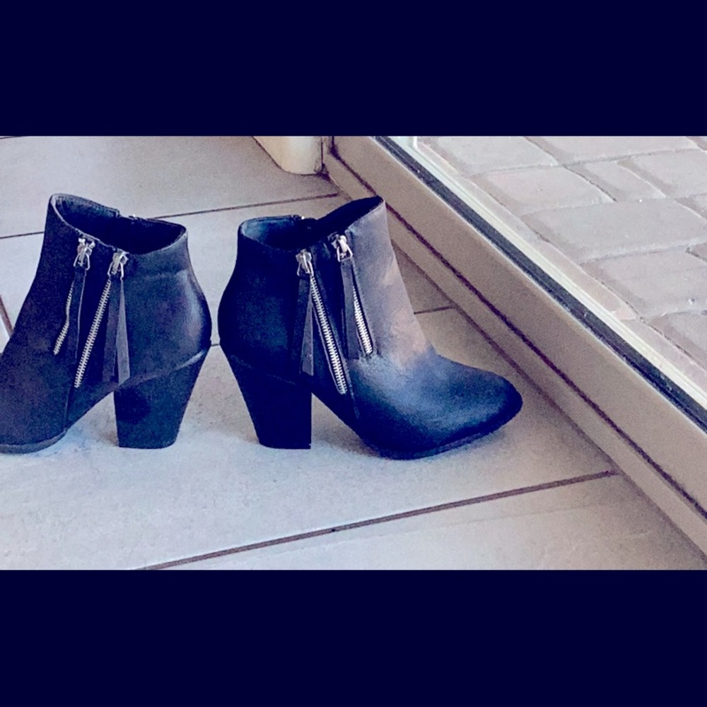 Black dress boots